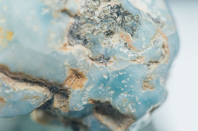 Benefits and virtues of Larimar stones