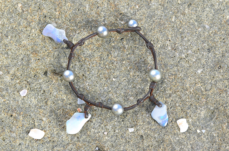 Bracelet de cheville avec opales et perles de Tahiti