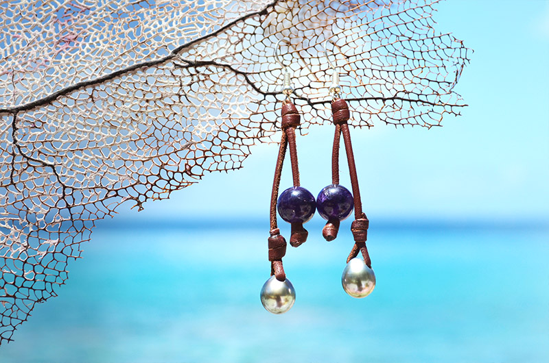 Boucles d'oreille en cuir et perles d'Amethyste et perles de Tahiti