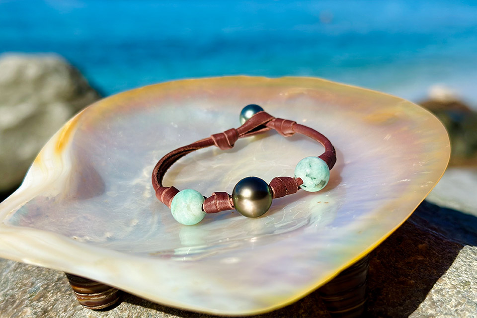 produit: Emerald Bracelet With a 11mm Pearl of Your Choice