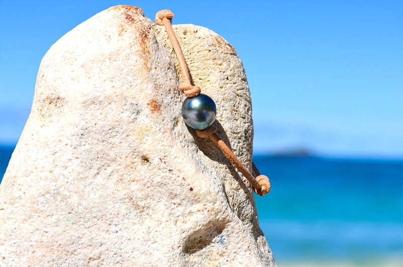 produit: Adjustable leather bracelet 1 Semi-Round Tahitian Pearl (10,5mm)