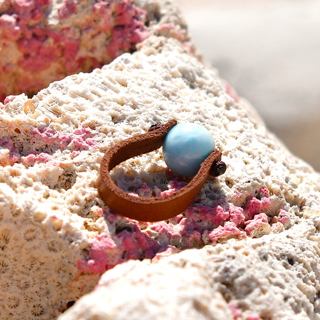 produit: Bague en cuir et perle de Larimar (10mm)