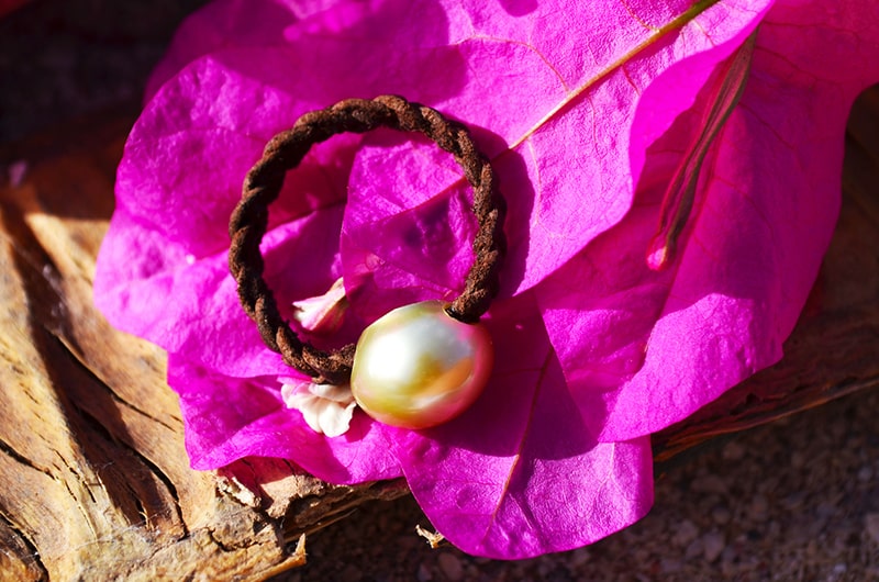 produit: Braided ring with 1 golden Australian pearl - 12mm