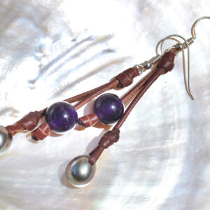 boucles-oreille-cuir-amethyste-perles-tahiti-04.jpg | Kalinas Perles