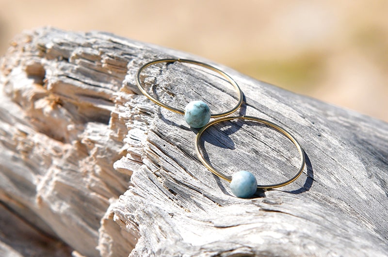 produit: Hoop earrings in gold and Larimar pearl