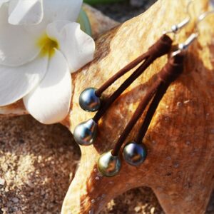 boucles-oreilles-pendantes-cuir-perles-tahiti-03.jpg | Kalinas Perles