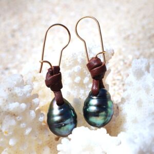 boucles-oreilles-perles-gouttes-tahiti-cuir.jpg | Kalinas Perles