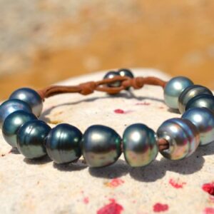 Single-Row Bracelet with 12 Tahitian Pearls 11.5 mm, second view