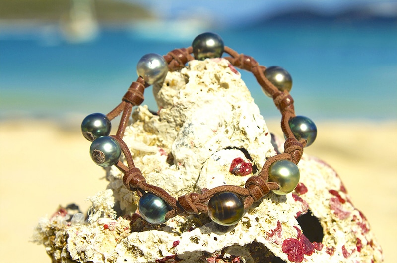 produit: Bracelet 9 perles de Tahiti et noeuds