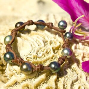 Bracelet with 9 Tahitian Pearls and Knots, second view