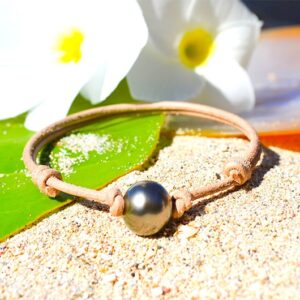Adjustable Leather Bracelet with 12 mm Tahitian Pearl, second view