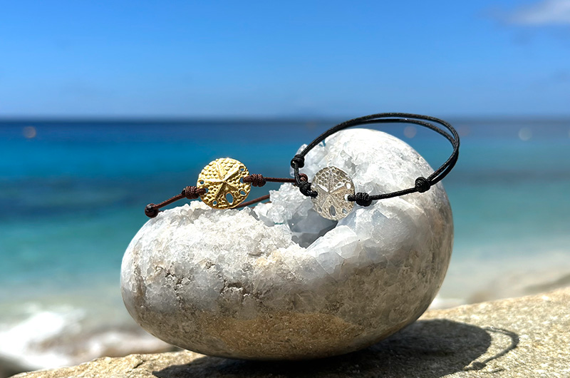 produit: Adjustable Sand Dollar Bracelet