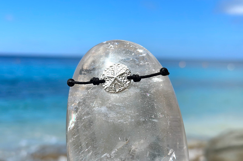 produit: Adjustable Sand Dollar Bracelet