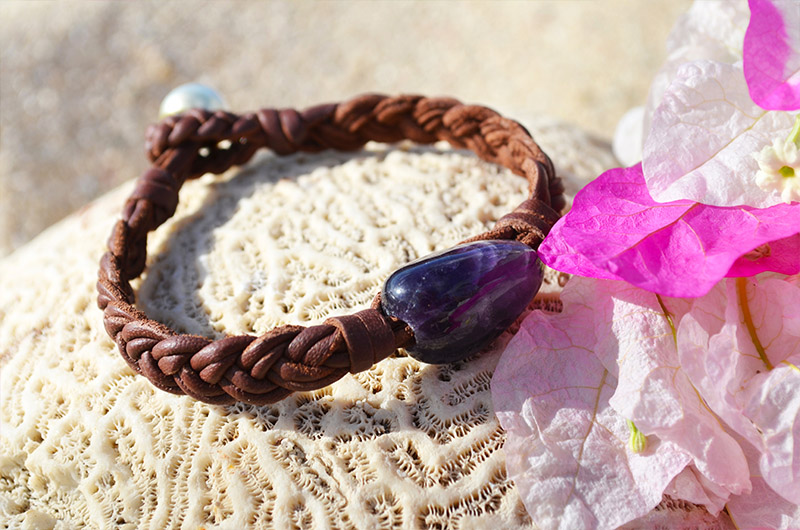 produit: Bracelet tressé 6 fils et perles d'Amethyste et mer du Sud