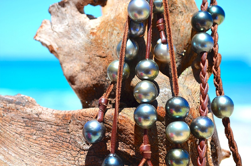 produit: Braided Necklace 33 Tahitian Pearls