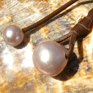 collier-pendentif-2-perles-rose-eau-douce-15mm-02.jpg | Kalinas Perles
