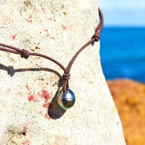 Pendant Necklace with One Tahitian Pearl 10,5mm, second view