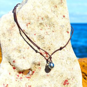 Pendant Necklace with One Tahitian Pearl 10mm, second view