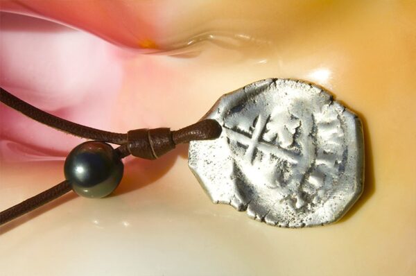 collier-pendentif-piece-pirate-03.jpg | Kalinas Perles