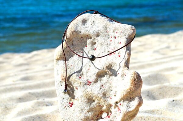 collier-ras-de-cou-perles-tahiti-cuir-02.jpg | Kalinas Perles