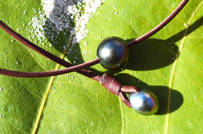 produit: Collier ras du cou perles de Tahiti et cuir