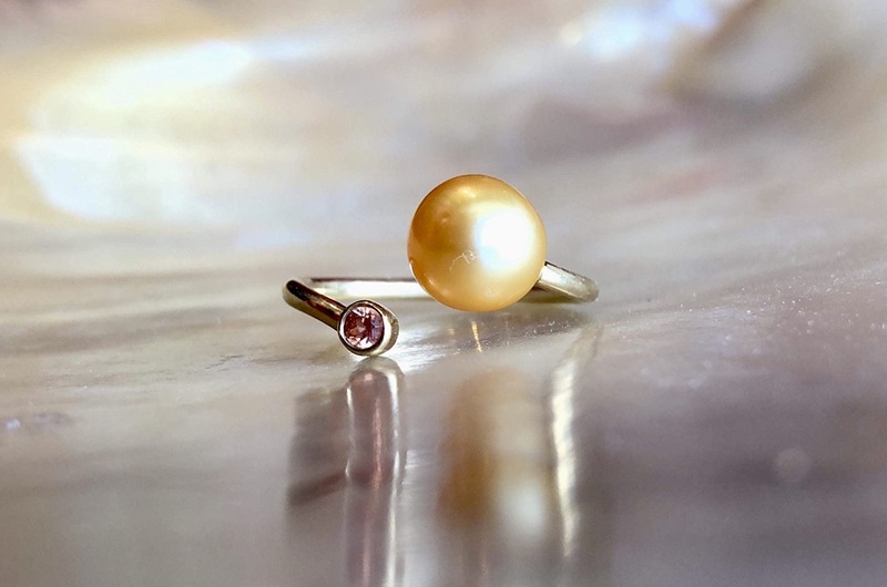 produit: Gold, sapphire & pearl adjustable precious ring