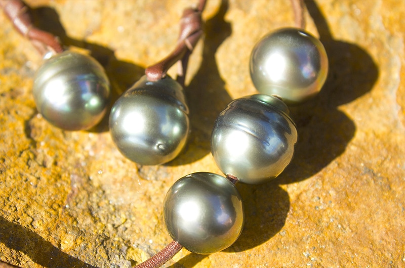 produit: Long and Chocker Necklace 5 Tahitian Pearls