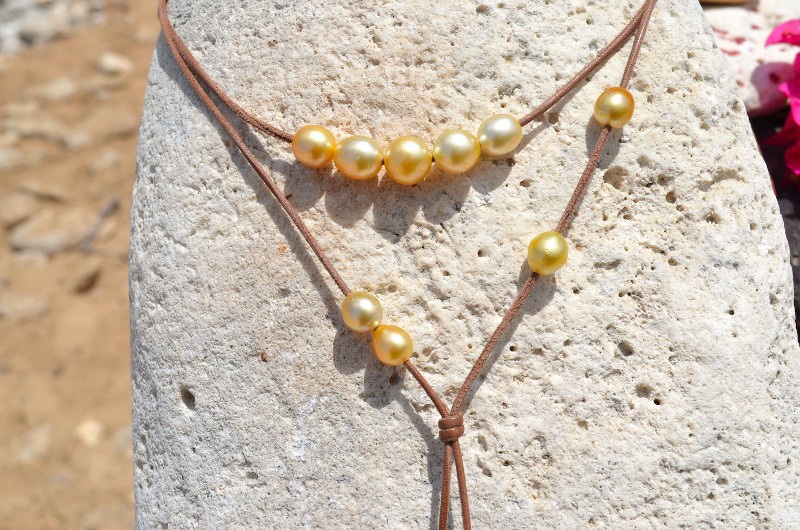 produit: Necklace 12 Golden Australian Pearls