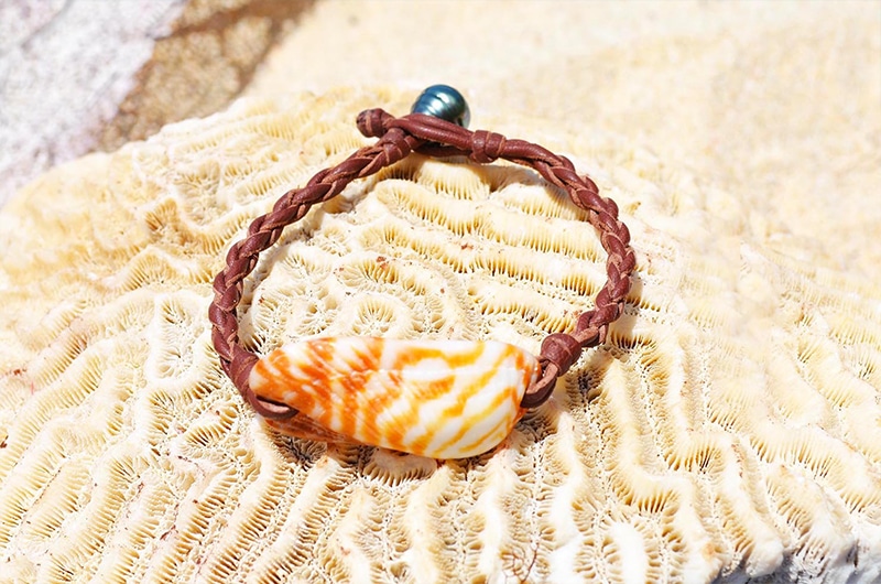 produit: Orange shell bracelet with Tahitian pearl