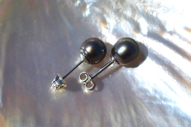 produit: Silver post-earrings Tahitian pearls (8mm)