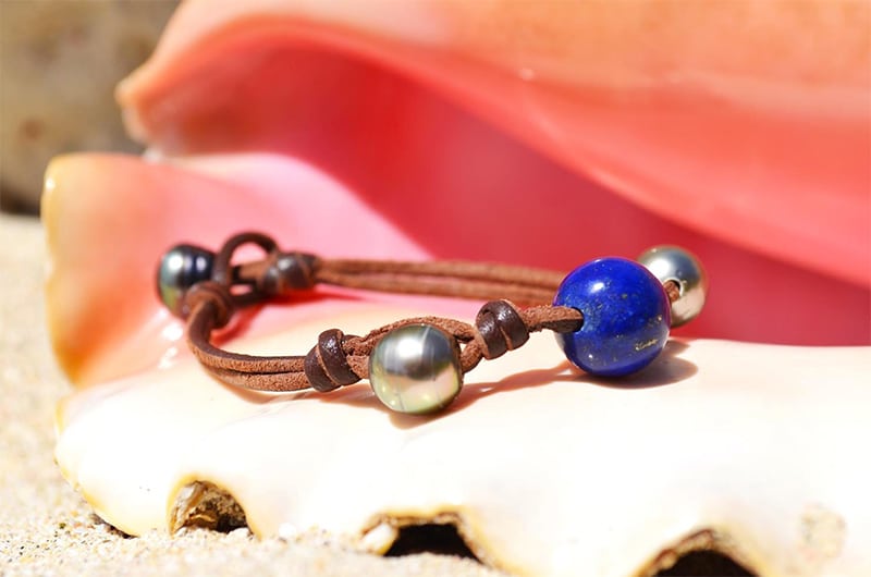 produit: Tahitian pearl and Lapis Lazuli bracelet