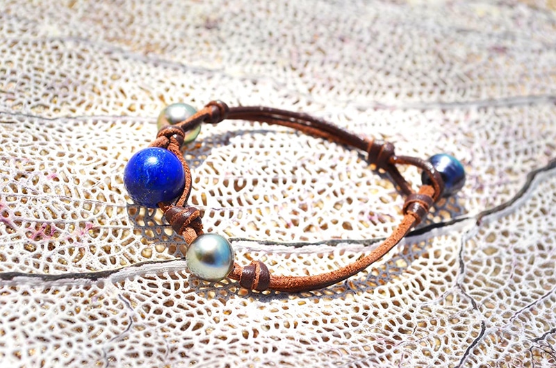 produit: Tahitian pearl and Lapis Lazuli bracelet