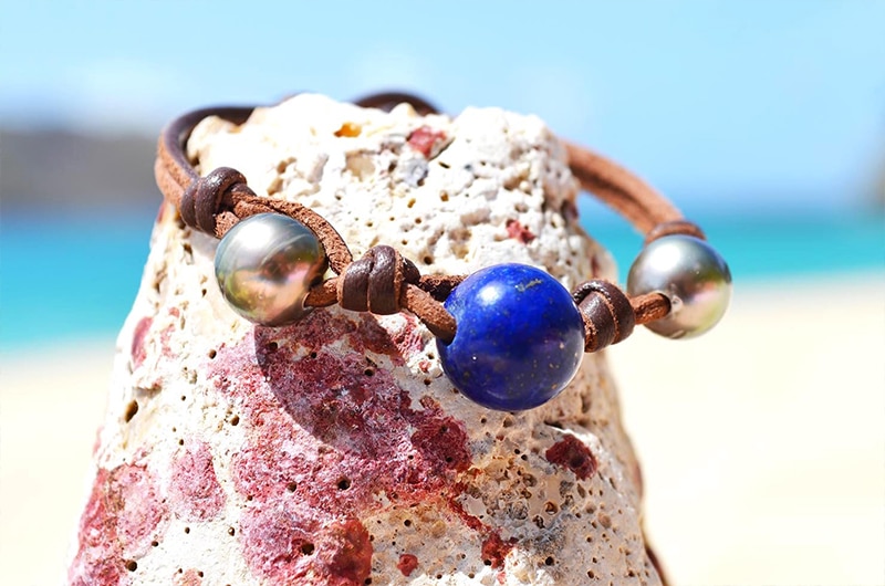 produit: Tahitian pearl and Lapis Lazuli bracelet