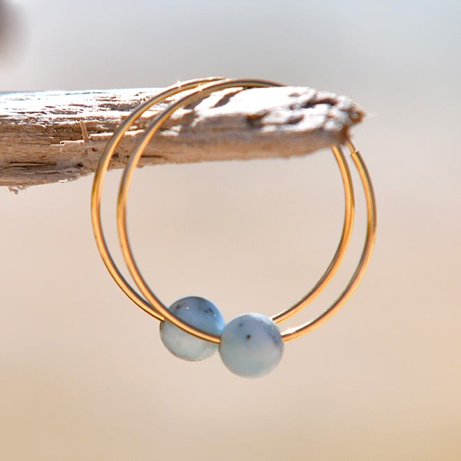 produit: Hoop earrings in gold and Larimar pearl