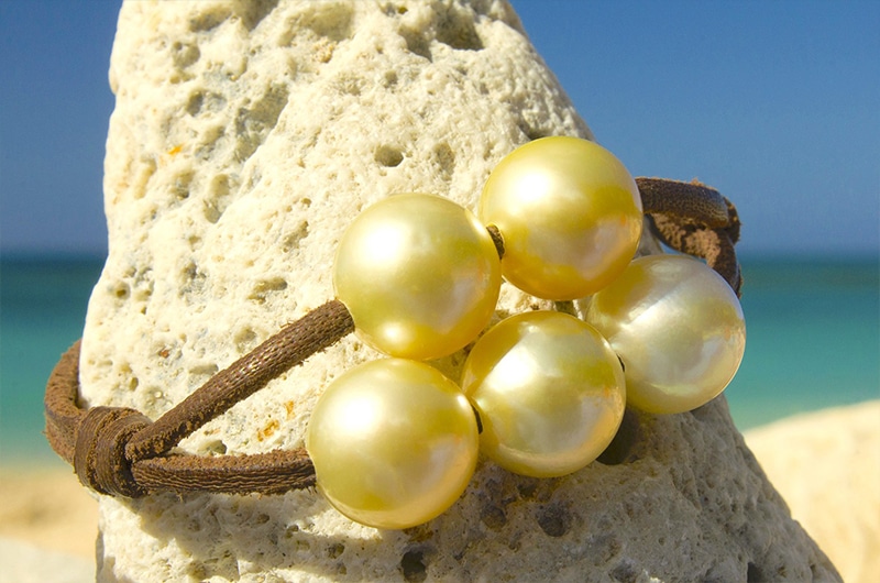 produit: Bracelet 5 golden Australian Pearls