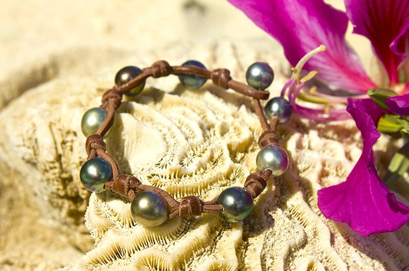 produit: Bracelet 9 perles de Tahiti et noeuds