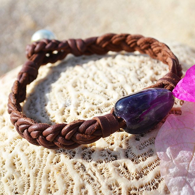 produit: Bracelet tressé 6 fils et perles d'Amethyste et mer du Sud