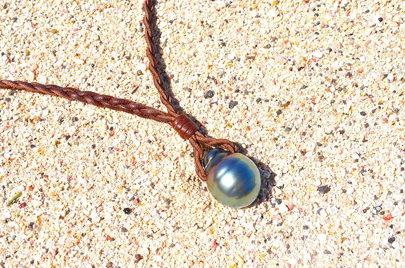 produit: Braided pendant necklace with Tahitian pearls