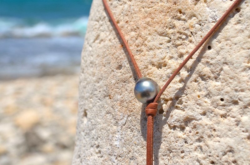 produit: Long Necklace 3 semi baroque Tahitian Pearls (12mm)