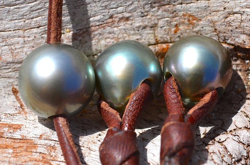 produit: Long and Chocker Necklace 3 Tahitian Pearls