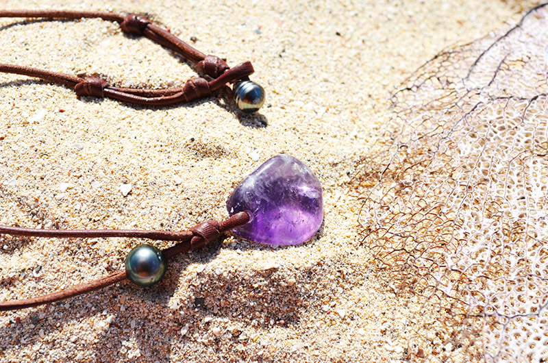 Amethyst and Tahitian cultured pearl pendant necklace with neck clasp, construction detail