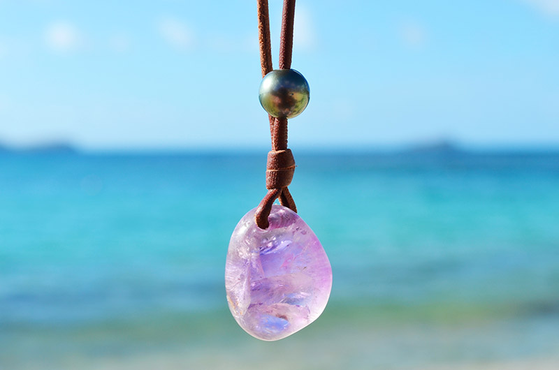 Amethyst and Tahitian cultured pearl pendant necklace with neck clasp, construction detail