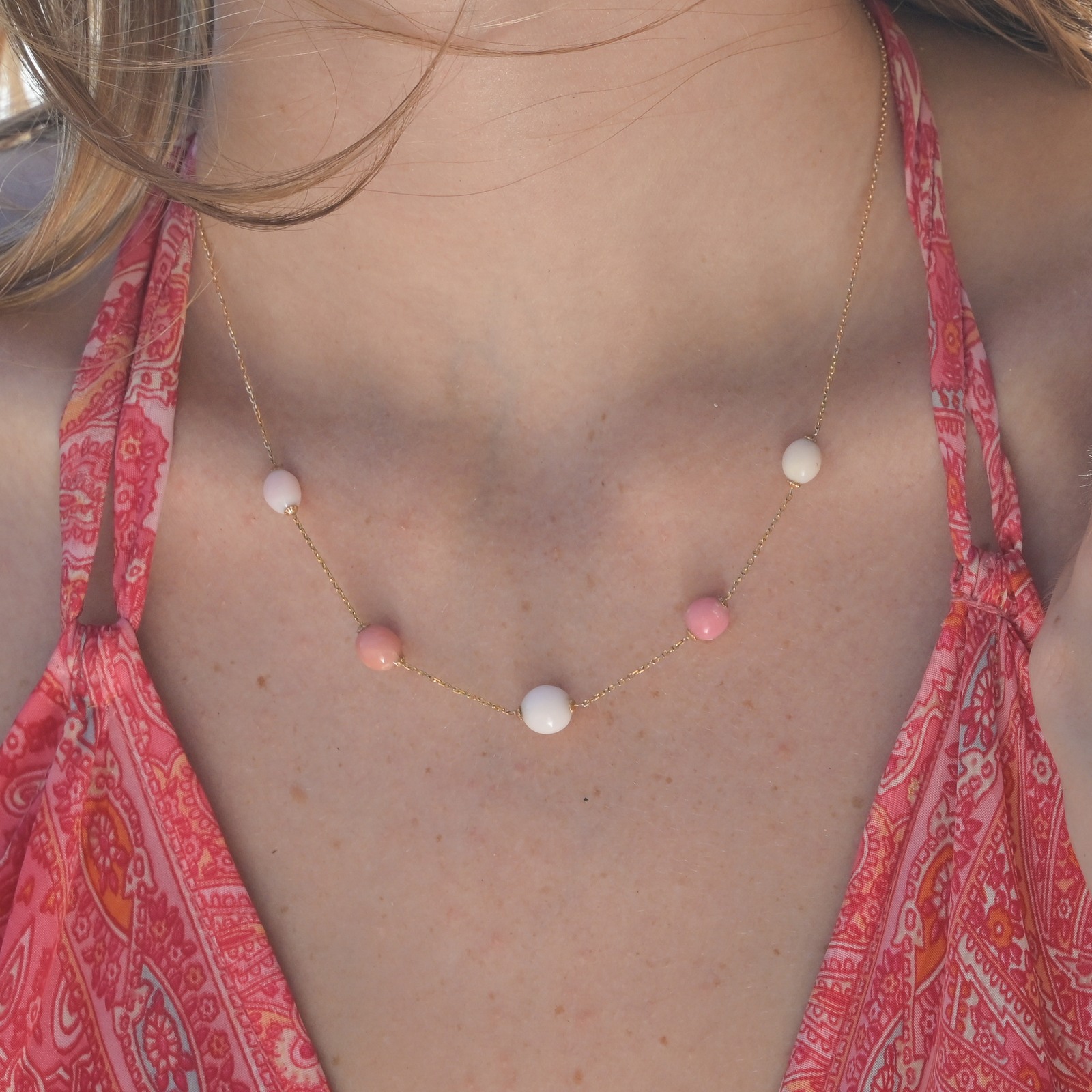 Gold choker with 5 conch pearls, close-up of the necklace worn around the neck.