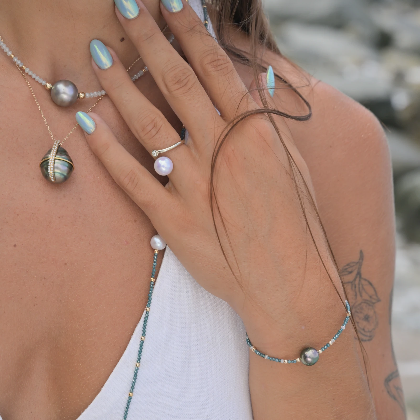 Toi et Moi white gold ring with a diamond and white pearl, worn on the hand