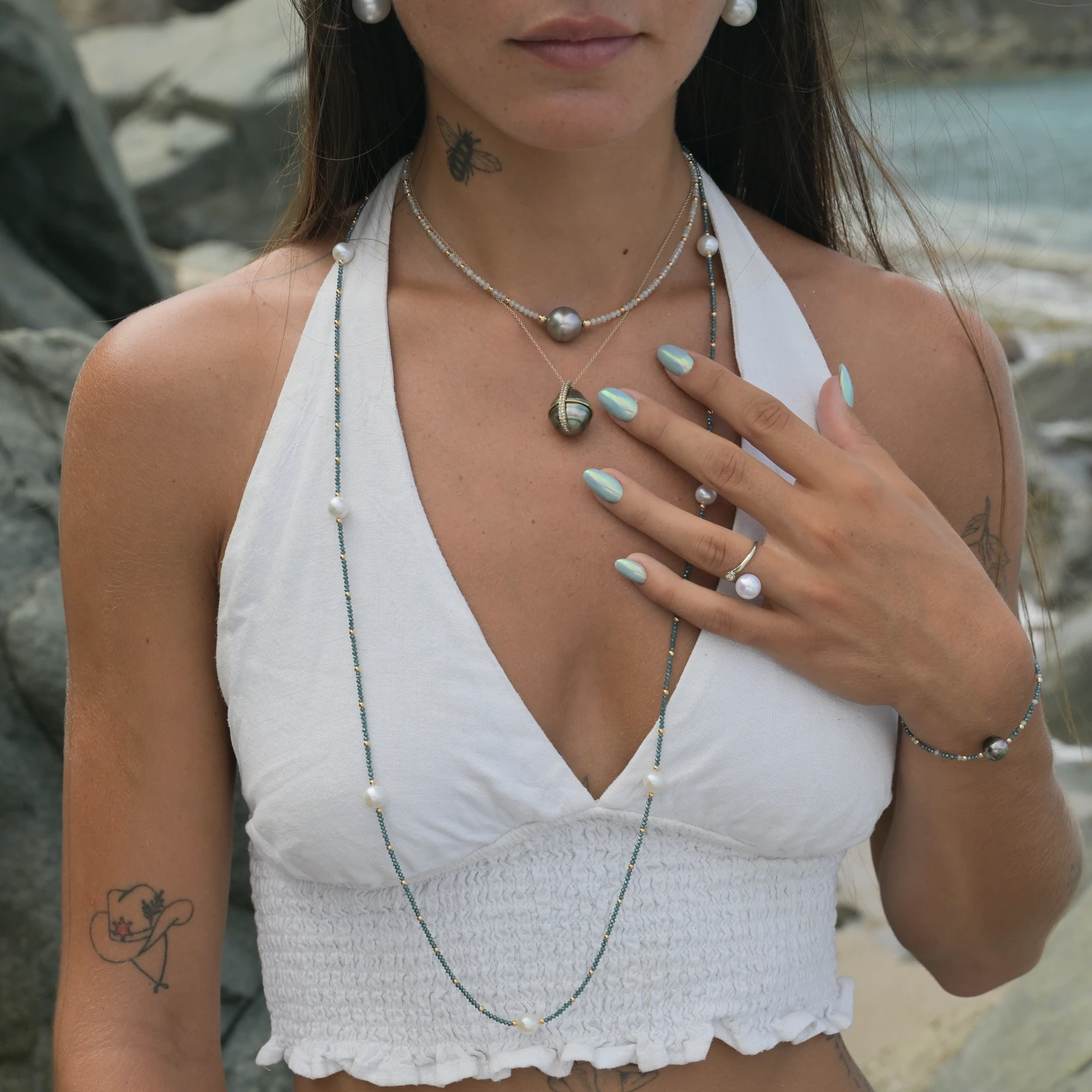 Toi et Moi white gold ring with a diamond and white pearl, worn on the hand